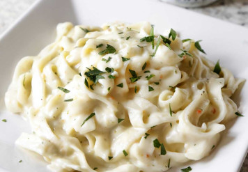 Alfredo Pasta with Cheese